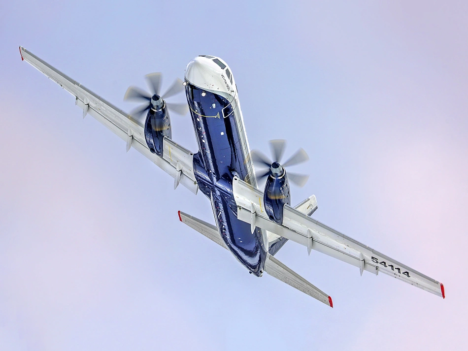 Турбовинтовой Ил‑114‑300 завершает сертификационные испытания и должен усилить региональные перевозки в Сибири и на Дальнем Востоке, однако запуск программы неоднократно откладывался из‑за проблем с двигателями и инфраструктурой.