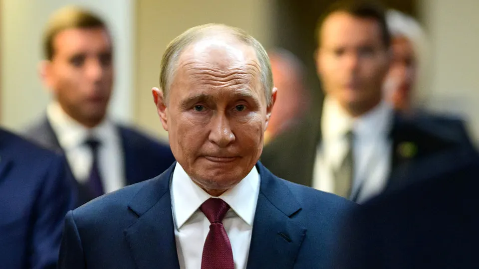 После ударов по туапсинскому нефтяному терминалу и растянувшегося по Черноморскому побережью токсичного смога президент продолжает публично говорить о других темах, избегая оценок экологических последствий ЧП.