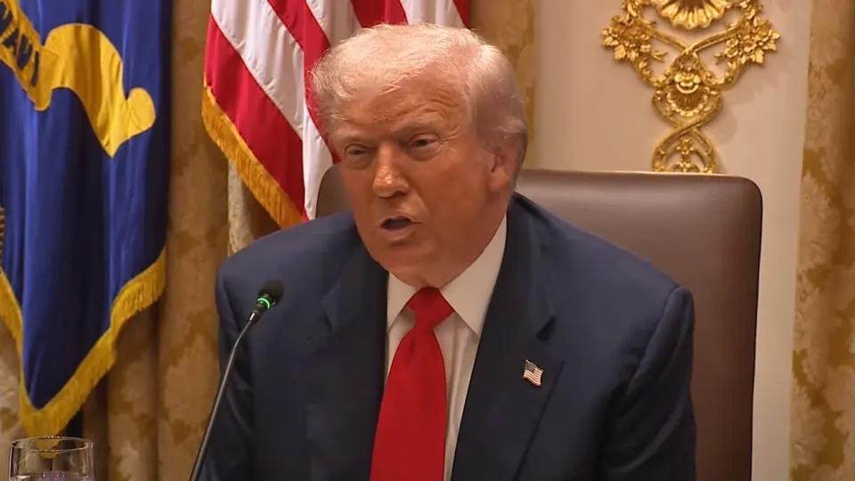 Президент США заявил, что Тегеран просит разрешить судоходство через Ормузский пролив на фоне зашедших в тупик переговоров о ядерной программе; Иран предложил многоэтапный план, но стороны не пришли к соглашению.