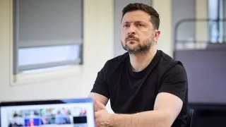 Президент Украины Владимир Зеленский считает, что ограничения в российском сегменте интернета и блокировка мессенджеров связаны с подготовкой к масштабной мобилизации и возможному новому наступлению в Украине, а также с проверкой реакции НАТО через провокации в странах Балтии.