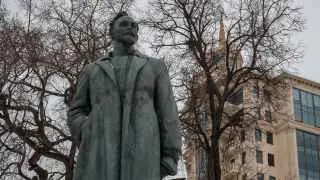 Президентским указом Академии ФСБ присвоено почетное наименование в честь Феликса Дзержинского, основателя ВЧК и организатора красного террора. Решение подчеркивает символическое значение фигуры Дзержинского для современной системы государственной безопасности.