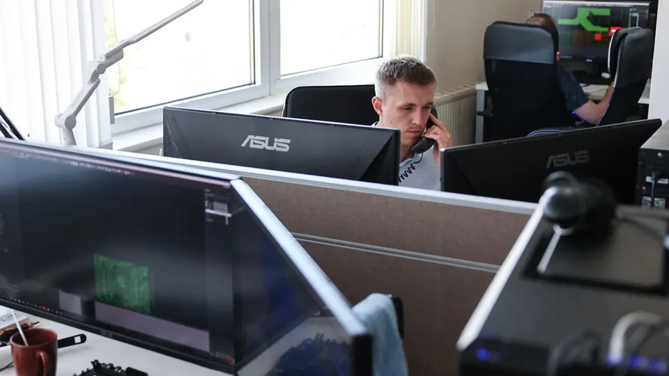 Опрошенные ИТ‑руководители и инженеры ожидают использование зарубежного программного обеспечения до 2030–2031 годов, тогда как в Госдуме обсуждают ужесточение требований по переходу на отечественные решения.