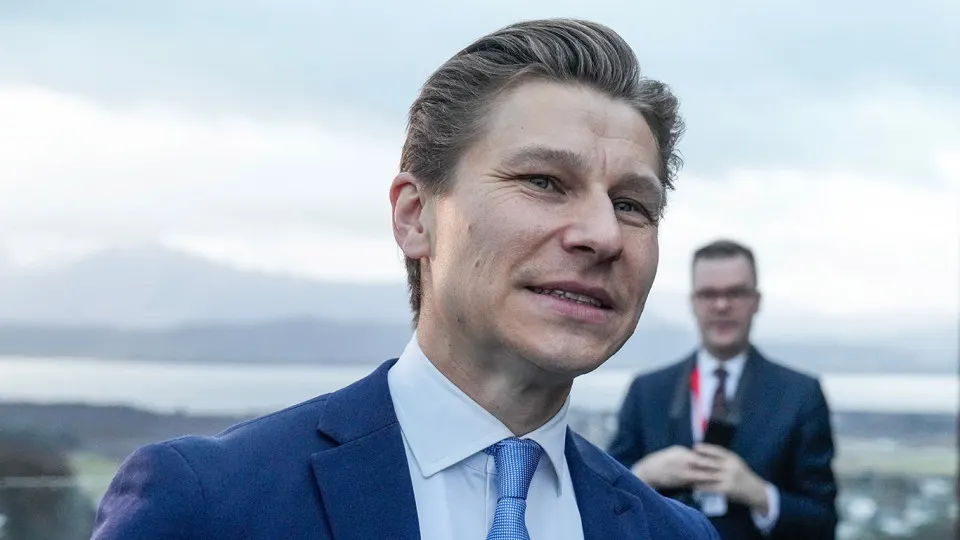 Правительство Финляндии внесло в парламент законопроект, снимающий запрет на ввоз, транзит, поставку и хранение ядерного оружия на её территории в целях национальной и коллективной обороны в рамках НАТО.