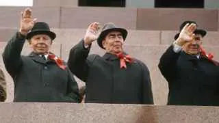 Правительство вводит систему обязательных производственных планов для нефтяных компаний и берет под жесткий контроль цены на бензин и дизтопливо на фоне массовых атак беспилотников на российские НПЗ и роста биржевых котировок топлива.