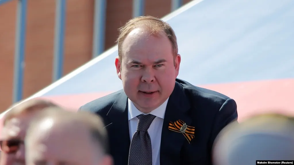 Матери главы администрации президента и вице-премьера России, по данным документов, получали сотни миллионов и миллиарды рублей дохода, выдавая многомиллионные займы оборонной группе «Сфера» и получая проценты и права требования долгов.