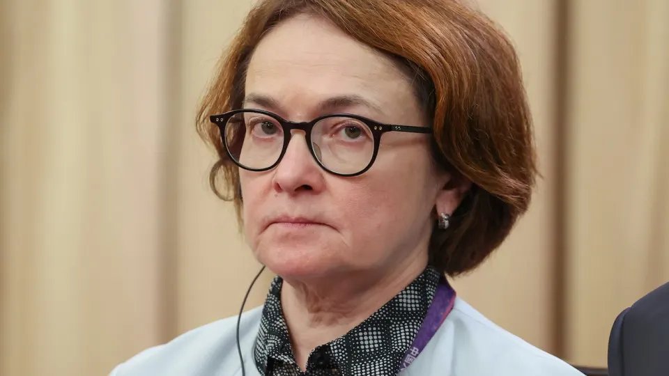 Центробанк сообщил о замедлении экономики России в первом квартале 2026 года, связав спад с налоговыми изменениями, неблагоприятной погодой и снижением деловой и потребительской активности.