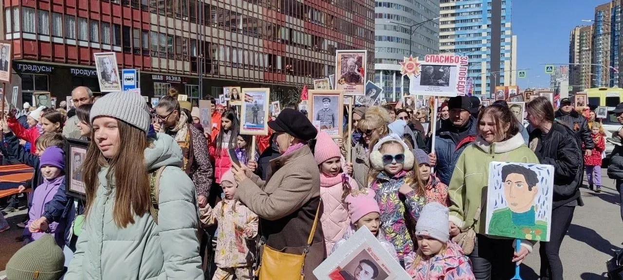 В Кудрове и Янине запланированы шествия и концерты; губернатор Ленобласти объявил очные мероприятия. В Петербурге решение о формате ещё не принято, открыт приём заявок на онлайн‑участие.