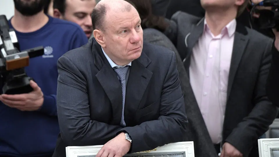В первом квартале 2026 года выпуск никеля, меди, палладия и платины у крупнейшего российского производителя цветных металлов ощутимо упал. Компания объясняет это перераспределением объёмов по кварталам, эксперты указывают на влияние санкций и проблем с расчётами.