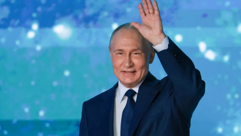 Президент Владимир Путин заявил, что при ограничениях мобильного интернета в России должны бесперебойно работать Госуслуги, платёжные системы и сервисы записи к врачу, и поручил силовым структурам проработать необходимые механизмы.