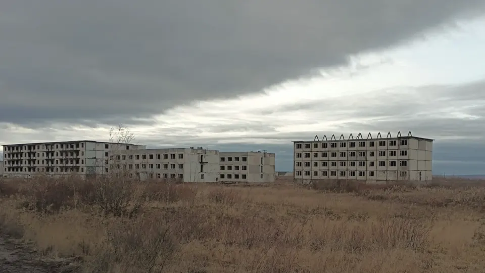 Рождаемость в России продолжает падать одиннадцатый год подряд, обновляя минимумы за более чем двести лет, несмотря на дорогостоящие госпрограммы и кампании в поддержку многодетных семей.