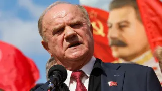 Лидер КПРФ Геннадий Зюганов на заседании Госдумы заявил, что российская экономика «провалилась до дна» и при отсутствии срочных мер страну к осени может ждать сценарий 1917 года. Поводом для его выступления стало нашумевшее видеообращение блогера Виктории Бони к президенту, на которое, по словам политика, в Кремле отреагировали внимательнее, чем на предложения коммунистов.