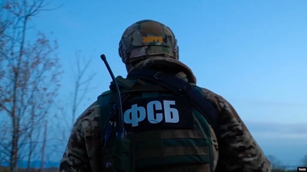 Второй Западный окружной военный суд признал Алексея Милосердова виновным в госизмене и подготовке теракта; ему назначен срок 22 года и штраф 1 млн рублей.
