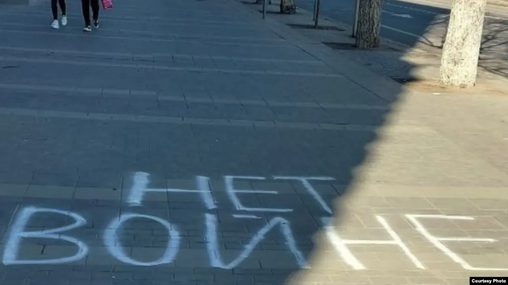 24 февраля 2025 года в Калининграде мужчина поджёг себя у мемориала; обстоятельства и попытки властей скрыть случившееся стали известны позже.