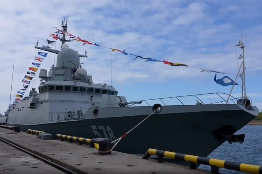 Малый ракетный корабль проекта «Каракурт» «Буря» вошёл в состав флота: он оснащён крылатыми ракетами «Калибр‑НК», ЗРАК «Панцирь‑М» и современными системами.