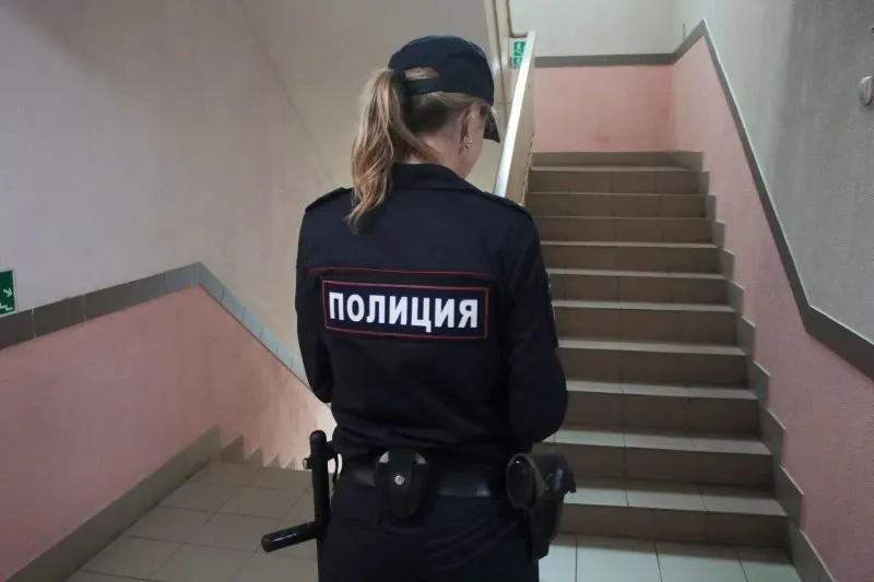 Суд в посёлке Чагода постановил взыскать с женщины 2 000 рублей за два заведомо ложных сообщения экстренным службам; рецидив признан отягчающим обстоятельством.