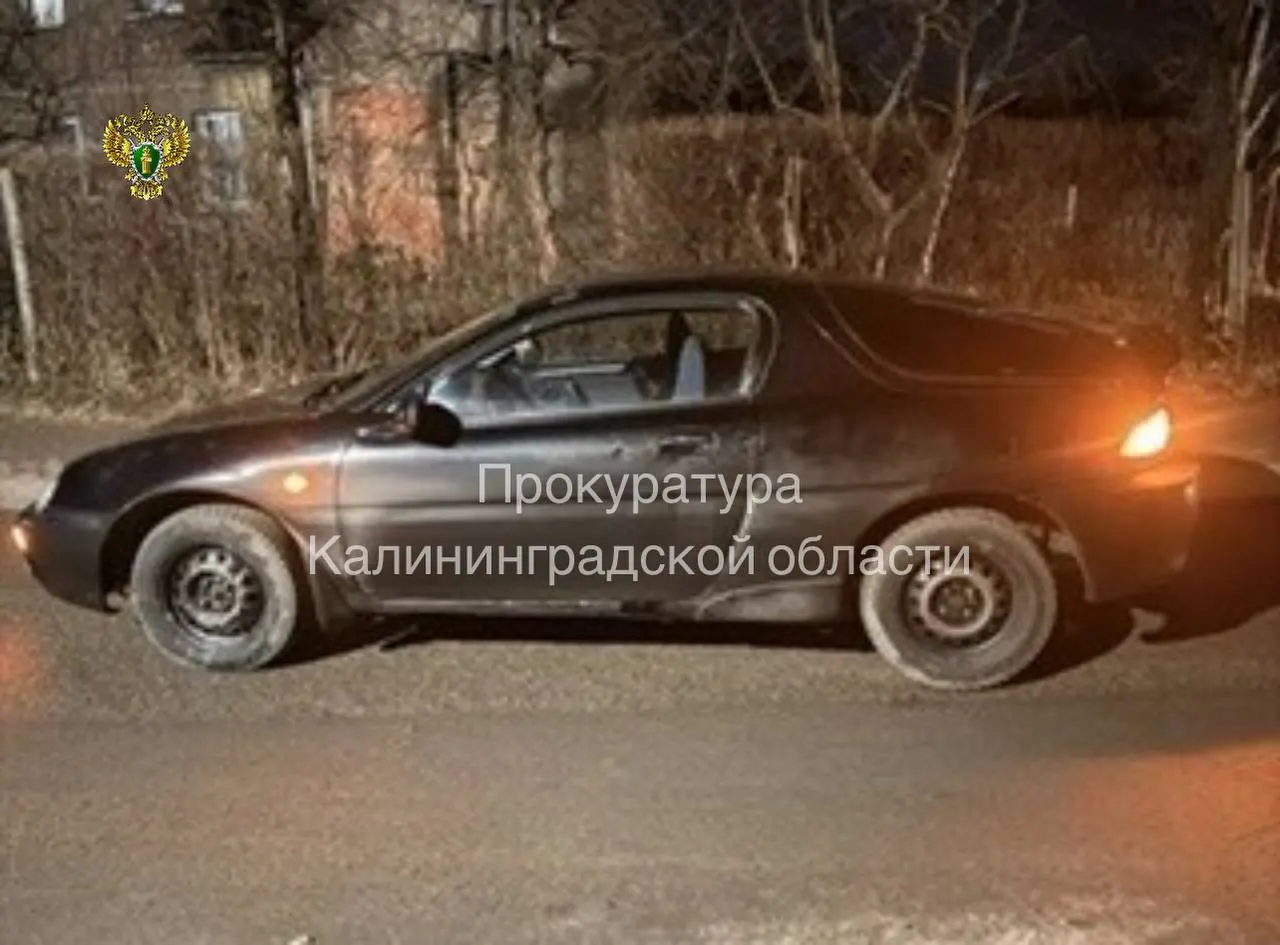 Водителя, остановленного в марте за повторную пьяную езду, суд обязал отработать 180 часов, лишил права управлять транспортом на два года и конфисковал его Mazda.