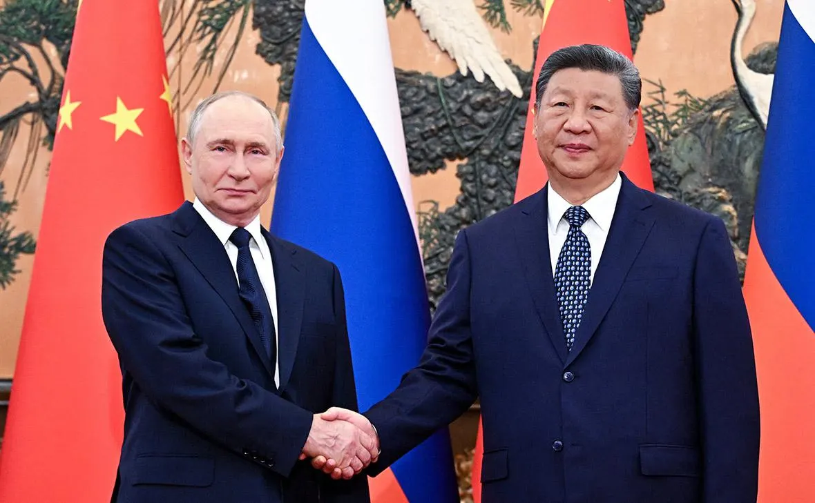 По сообщениям китайских СМИ, президент России Владимир Путин посетит Китай 20 мая. Визит называют рутинным: парад или торжественная встреча не планируются. Это редкий случай, когда Китай примет лидеров США и России в одном месяце вне многостороннего контекста.