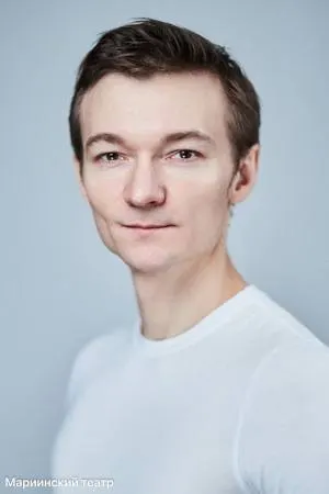 Танцовщик и хореограф Александр Сергеев получил статус премьера в балетной труппе Мариинского театра; ему приписывают яркий артистизм, индивидуальность и международное признание.