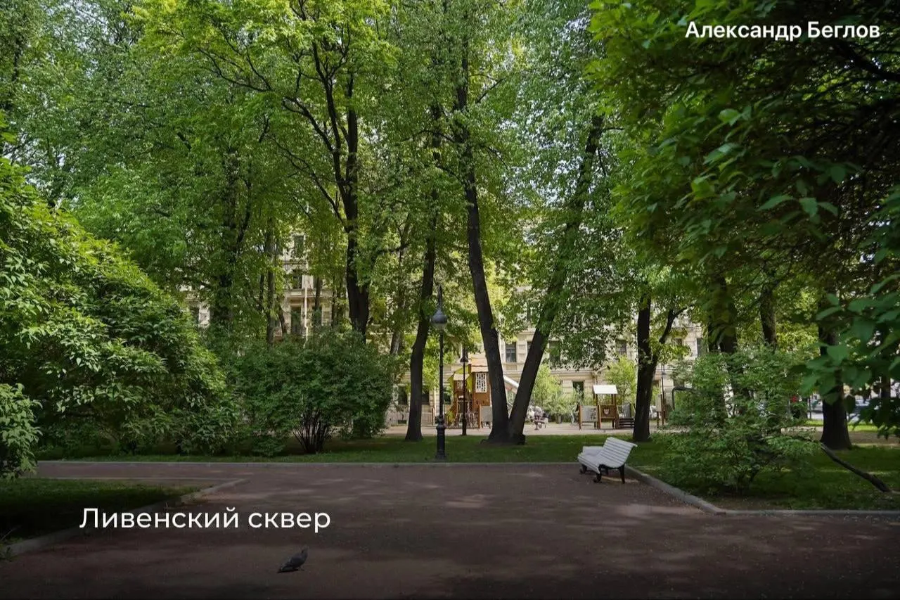 В Санкт‑Петербурге официально переименовали сад на пересечении Некрасова и Маяковского и два сквера — у Смольного проспекта и на Рузовской улице. Одному из скверов вернули историческое имя, другому дали имя в честь руководительницы Смольного института.