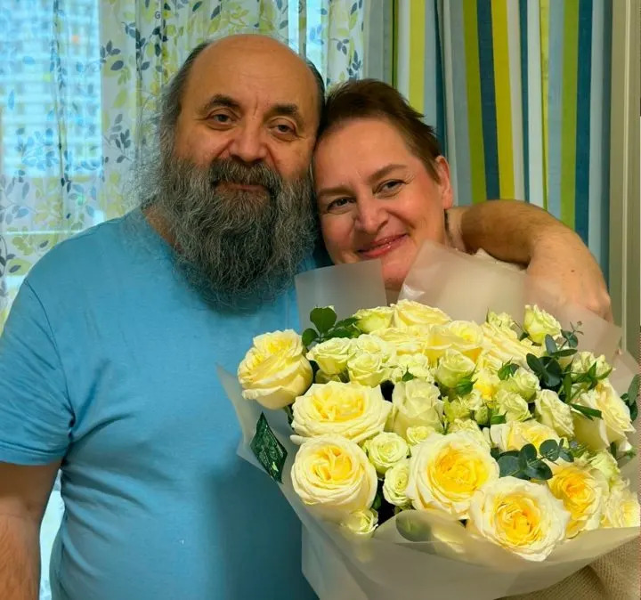 Наталья, мать шестерых детей из Карелии, проходит лечение от рака сигмовидной кишки с метастазами. Один курс терапии стоит 580 000 рублей — семья просит поддержки.