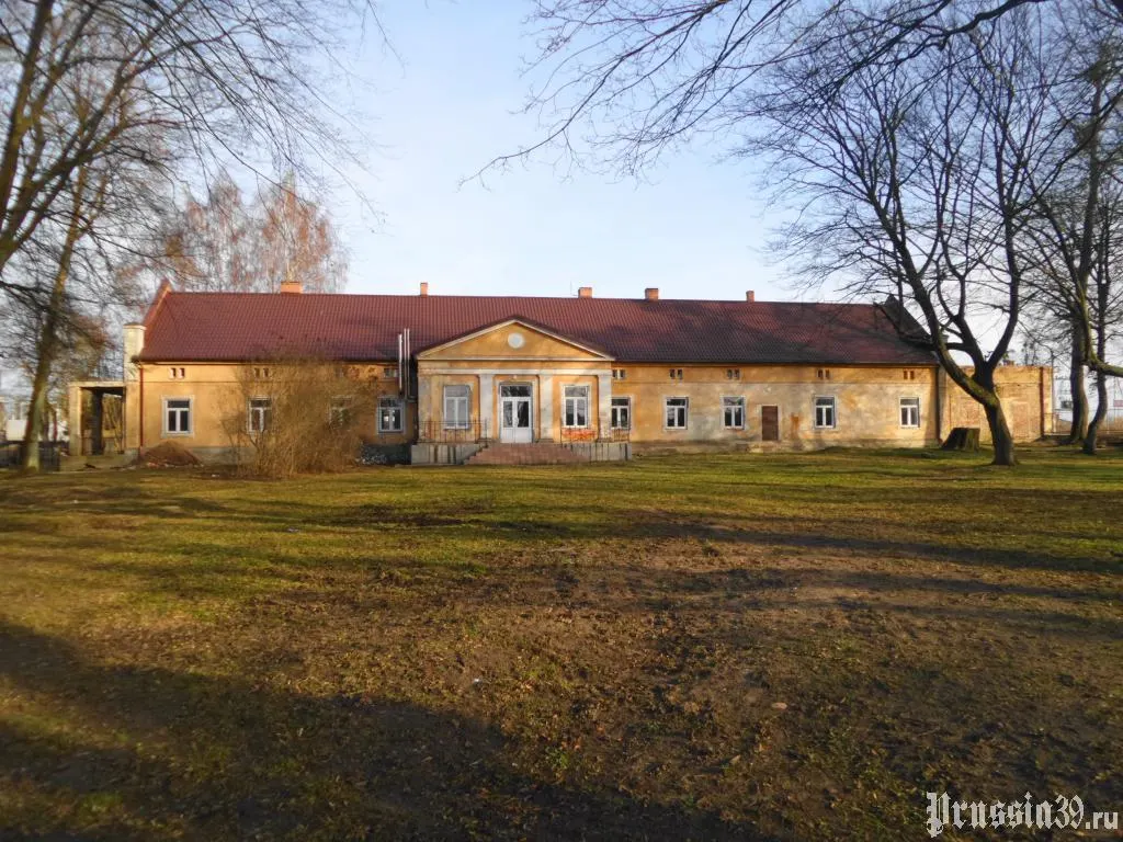 В Калининградской области усадебный дом на ул. Марьина, 21 в посёлке Родники внесён в единый государственный реестр памятников истории и культуры как объект регионального значения. Здание середины XIX века сохранилось с незначительными изменениями; ранее оно было выявлено в 2013 году.