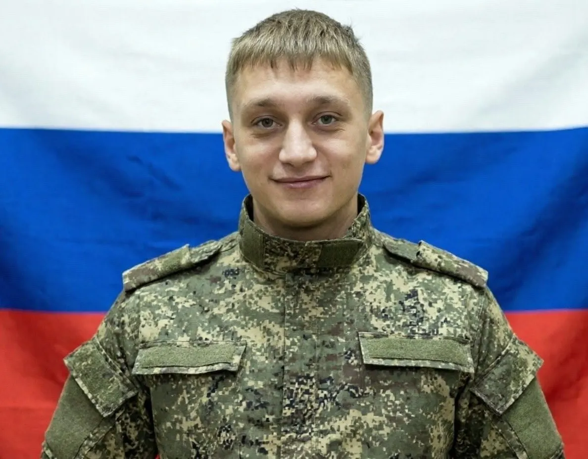 Молодой человек подписал контракт в январе, прошёл обучение оператором дронов и погиб под Луганском спустя три месяца службы. Родственники и однокурсники говорят о массовой вербовке студентов.