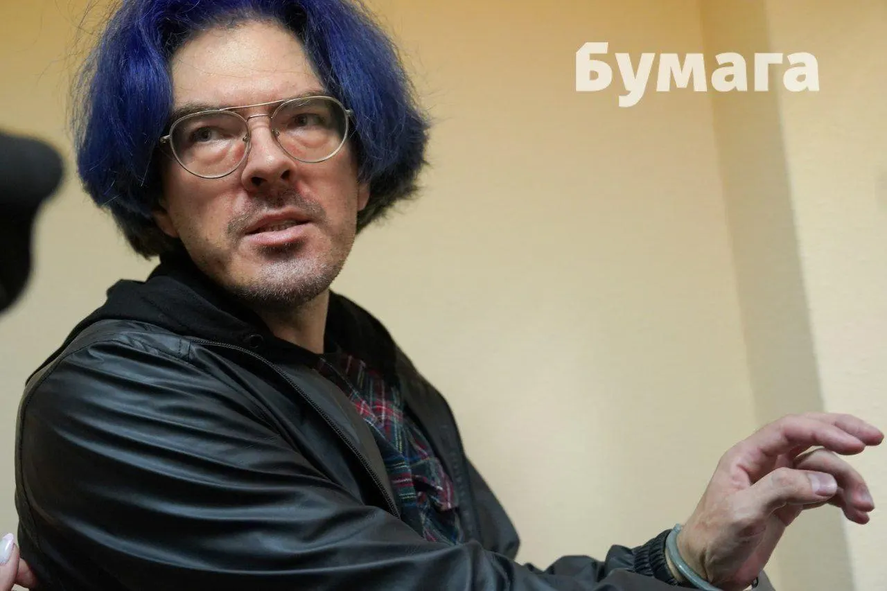 Суд поручил специалистам оценить, сколько лет выглядела девушка на фото и видео; ранее биологическая экспертиза определила её возраст как 15–17 лет.