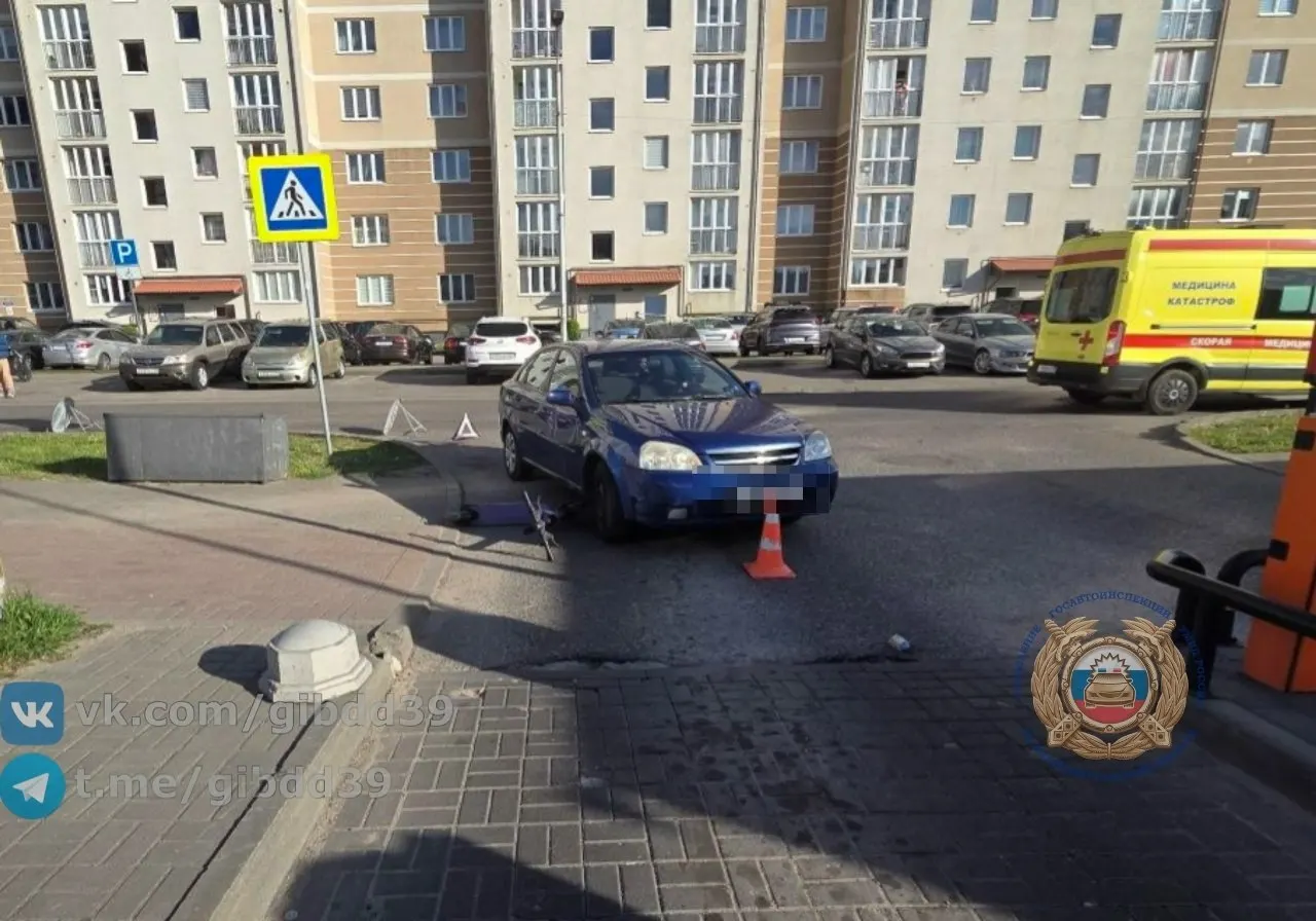 Авария произошла около 17:26 на улице Согласия в районе Сельма: подросток получил травмы, на месте работали медики.