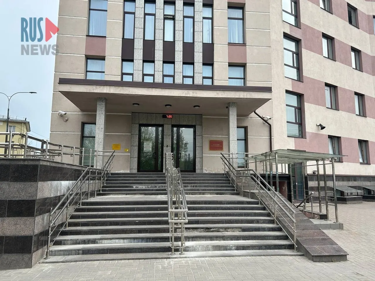 В Невском районном суде прошло первое заседание: прокурор запросил психолого‑лингвистическую экспертизу, обвиняемый частично признал вину.