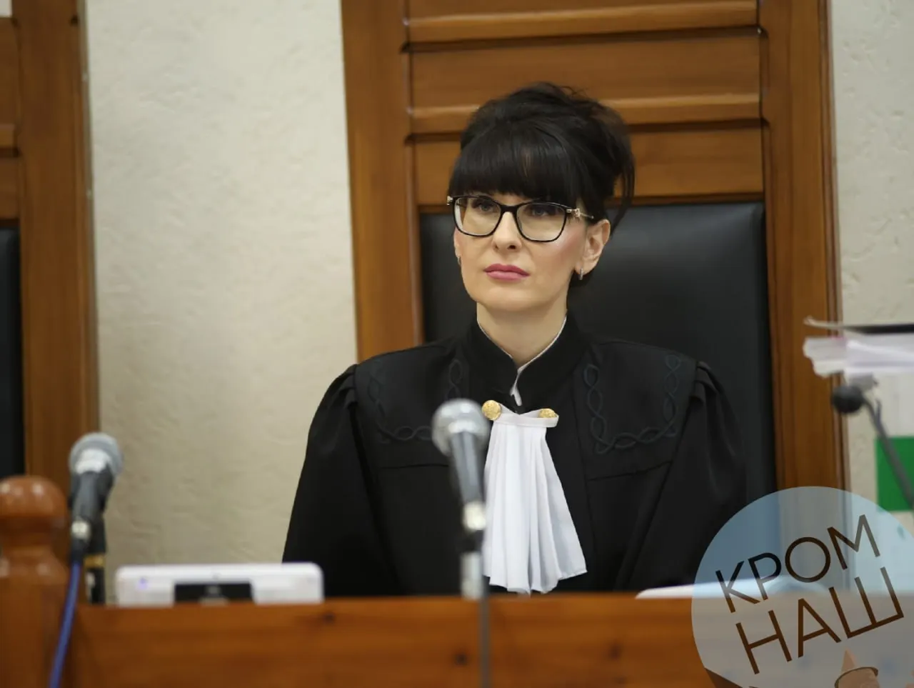 Квалификационная коллегия судей Псковской области рекомендовала Ирину Васильеву на шестилетний срок; ранее она рассматривала жалобу Шлосберга по делу о «потерянных плашках» и сейчас ведёт дело экс-ректора ПсковГУ.