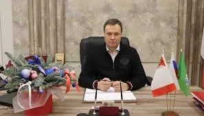 Владимир Носков, руководивший округом полгода, назначен временно исполняющим обязанности главы Великоустюгского округа. Жители отмечают, что вопросы с «черной» водой, перебоями с отоплением и частой сменой кадров не решены.