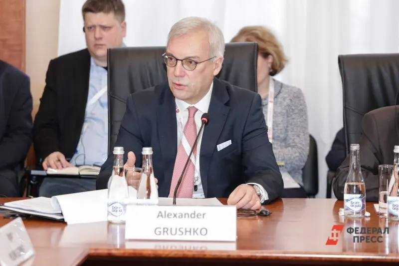 Александр Грушко заявил, что любые попытки блокировать или применять силу против Калининградской области обернутся серьёзными последствиями; риск захвата региона он назвал нулевым.
