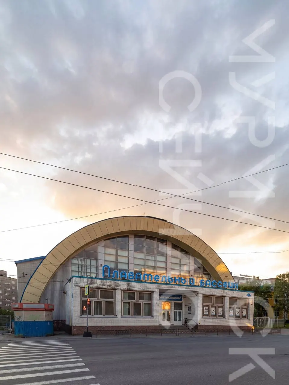 Заключение по проектной документации для ремонта центрального плавательного бассейна в Мурманске планируют получить в начале июня. Жители относятся к этому с осторожностью после более года простоя.