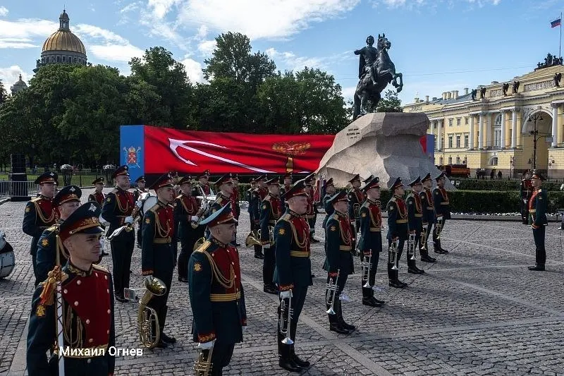 27 мая в центре Санкт‑Петербурга ограничат движение из‑за праздничных мероприятий — проверьте расписание перекрытий и планируйте маршрут заранее.