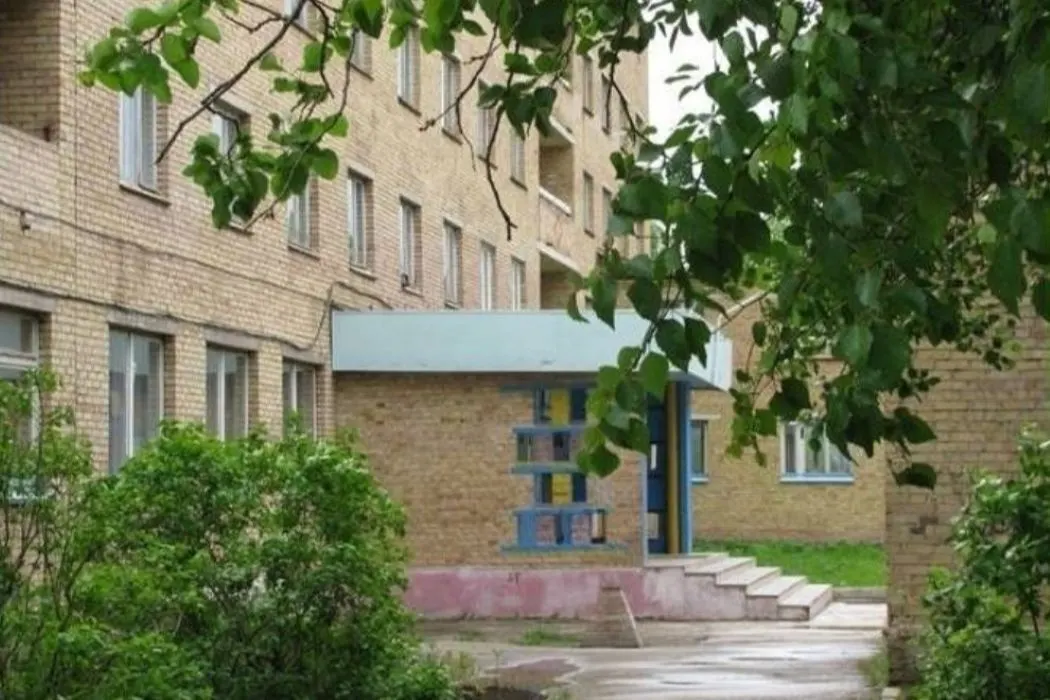 Федеральные чиновники по итогам онлайн-встречи порекомендовали приостановить закрытие санаторной школы‑интерната №4 в Ухте и предложили привлечь детей из других регионов для сохранения её работы.