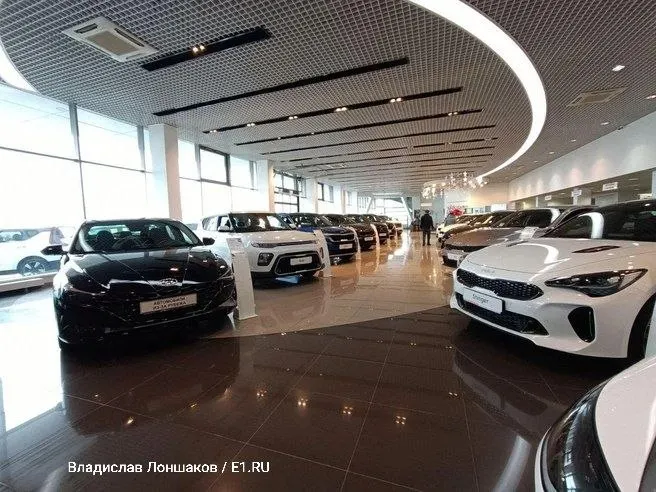 За 2025 год у 17 из 24 петербургских дилеров снизилась выручка, две трети сократили запасы, а у каждого четвёртого чистая прибыль сменилась убытком.