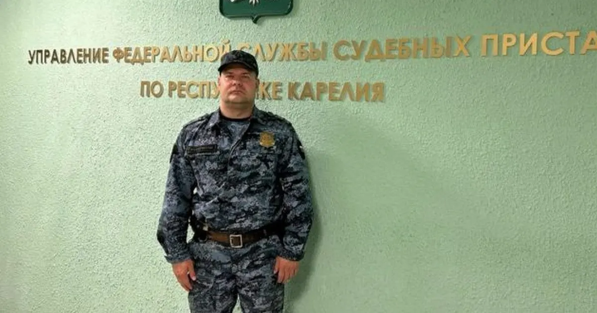 Судебный пристав Андрей Якушев быстро оказал первую помощь ответчику во время заседания и стабилизировал его состояние до приезда скорой.