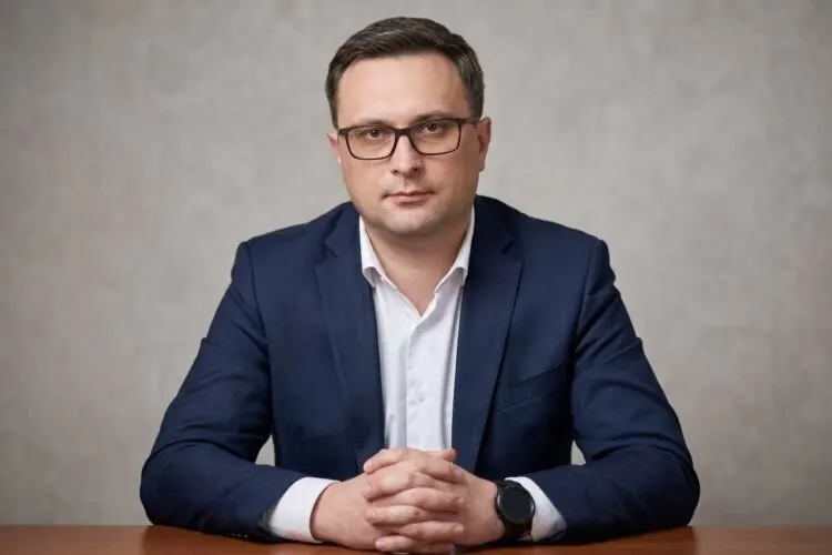 Отказ Минприроды от проекта высотного отеля — временная победа. Без обязательного регламента по этажности, материалам, освещению и экологическим коридорам новые спорные проекты будут появляться снова.