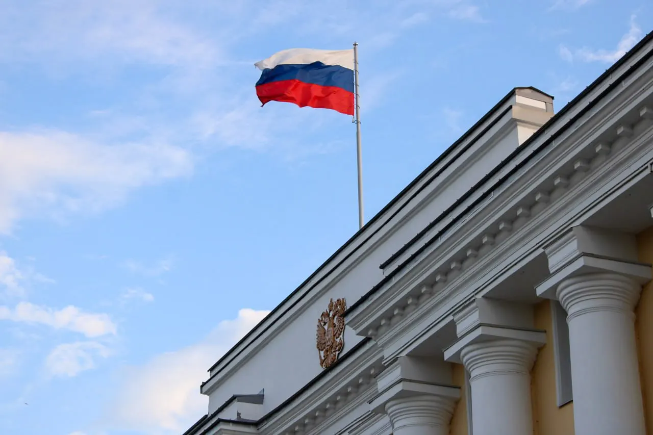 Закон предусматривает работу с молодёжью, поддержку ветеранских организаций, проведение тематических мероприятий и развитие спортивных инициатив, включая комплекс ГТО.
