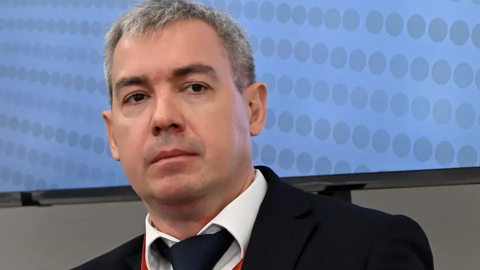 После передачи контроля интернета в ведение спецслужб и усиления блокировок несколько заместителей министра цифрового развития рассматривают отставку. В ведомстве готовят реорганизацию с перераспределением функций и возможным сокращением штата.