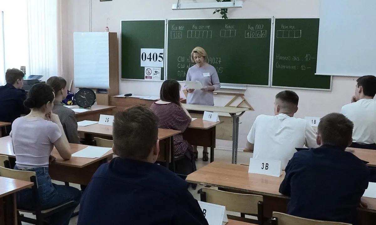 В новых методических рекомендациях ведомства указано, что организаторы и сотрудники охраны не имеют права прикасаться к участникам и их вещам; при сигнале металлоискателя просят добровольно предъявить предмет.