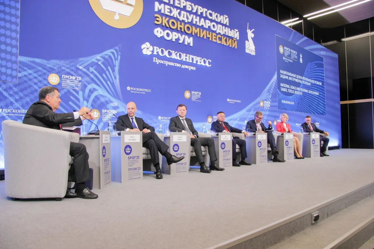 ПЦР‑тест больше не обязателен для посещения «Экспофорума» в 2026 году. Исключение — участники пленарного заседания 5 июня, представители СМИ и персонал, для которых сохраняются тесты на COVID‑19, грипп А/В и ОРВИ; принимаются только анализы из специализированных центров ПМЭФ в Москве и Санкт‑Петербурге.