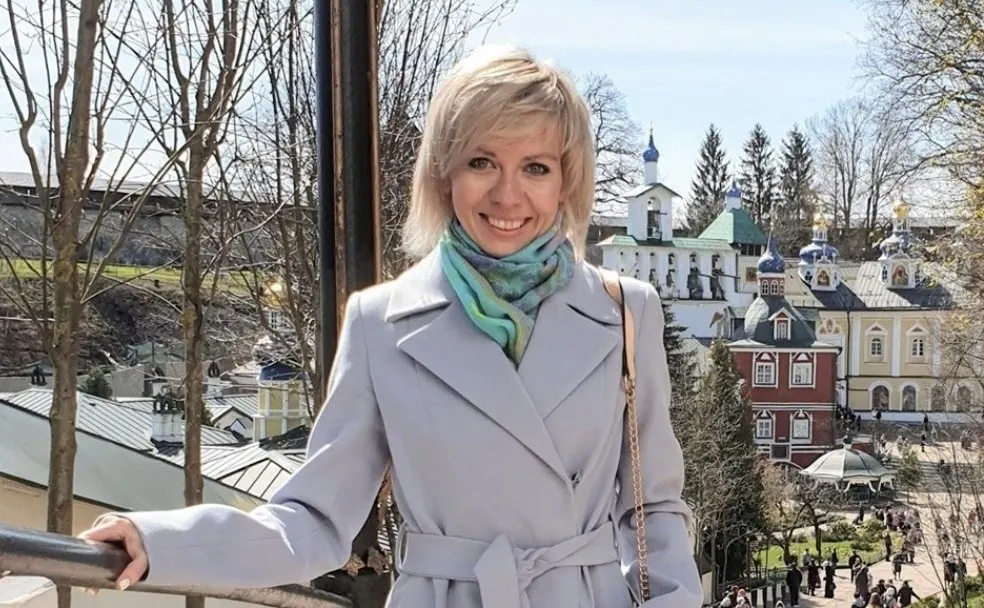 Людмилу Савицкую привлекают по ч. 4 ст. 19.34 КоАП за распространение материалов «иностранного агента» без маркировки. Штраф по статье — от 30 до 50 тыс. рублей; ранее по той же норме штрафовали псковских общественных деятелей.