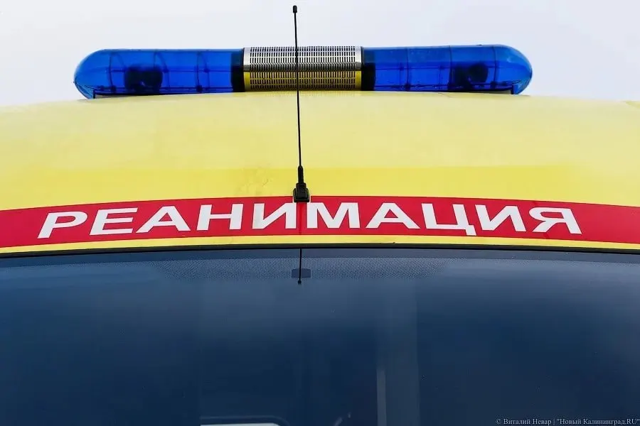 По предварительной версии, 70-летняя женщина, страдавшая шизофренией, выбросила трёхлетнего ребёнка; затем из окна выпали она и её 41‑летняя дочь. Следователи выясняют обстоятельства происшествия.