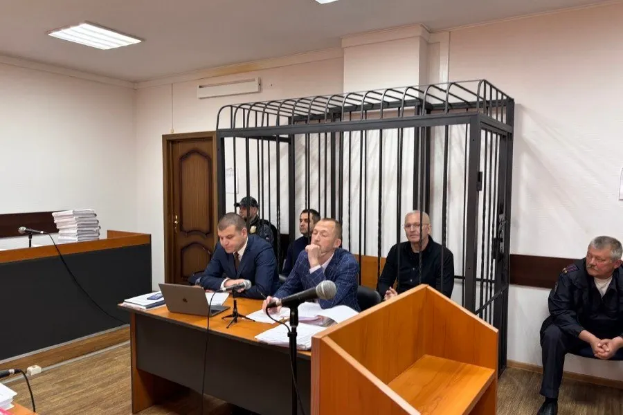 В Балтийском городском суде началось исследование доказательств по делу бывшего главы администрации Сергея Мельникова; он отрицает свою вину.