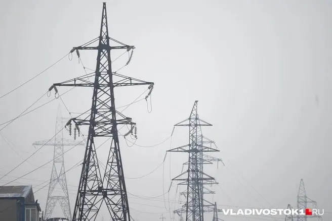 Правительство утвердило сценарий индексации тарифов: с 1 октября 2026 года и ежегодно до 2029 года стоимость для городских потребителей будет расти и, по прогнозу Минэкономразвития, достигнет примерно 8,04 руб./кВт·ч.