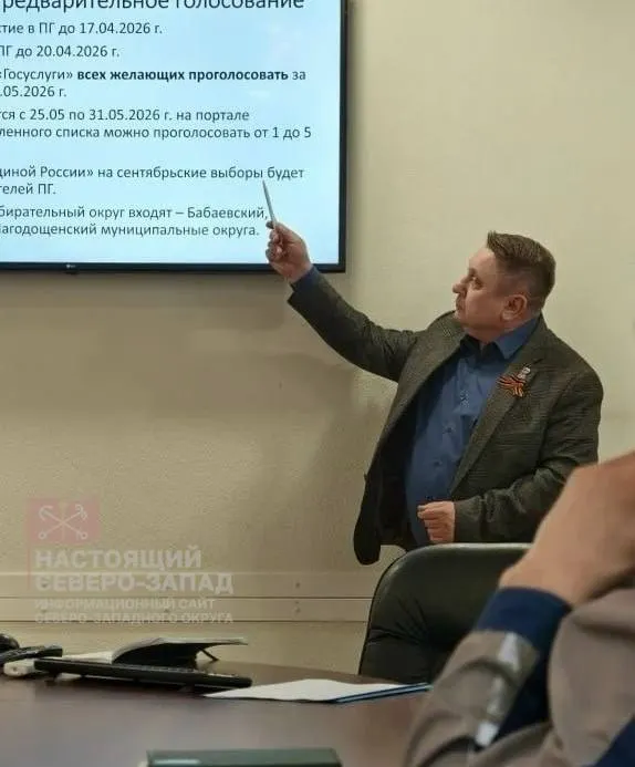 Жители Чагодощенского округа и активисты утверждают, что советник главы занимается предвыборной кампанией с использованием служебных ресурсов и бюджетных средств; в администрации отказываются раскрывать подробности.