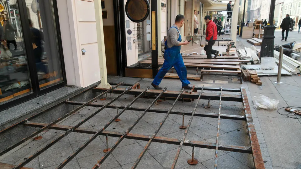 В первом квартале текущего года в России ликвидировали около 209 тысяч малых и средних предприятий — на 9% больше, чем годом ранее. Основные причины — рост налоговой нагрузки, повышение ставок и снижение покупательной способности.