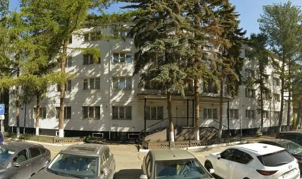 Бывшую сотрудницу Уральской таможни в Екатеринбурге признали виновной в финансировании «экстремистской» деятельности и оштрафовали на 300 тыс. рублей. По версии следствия, она перечислила Фонду борьбы с коррупцией 2400 рублей; прокуратура добивалась более крупного штрафа. Женщина осталась без работы, у неё трое детей, двое — несовершеннолетние.