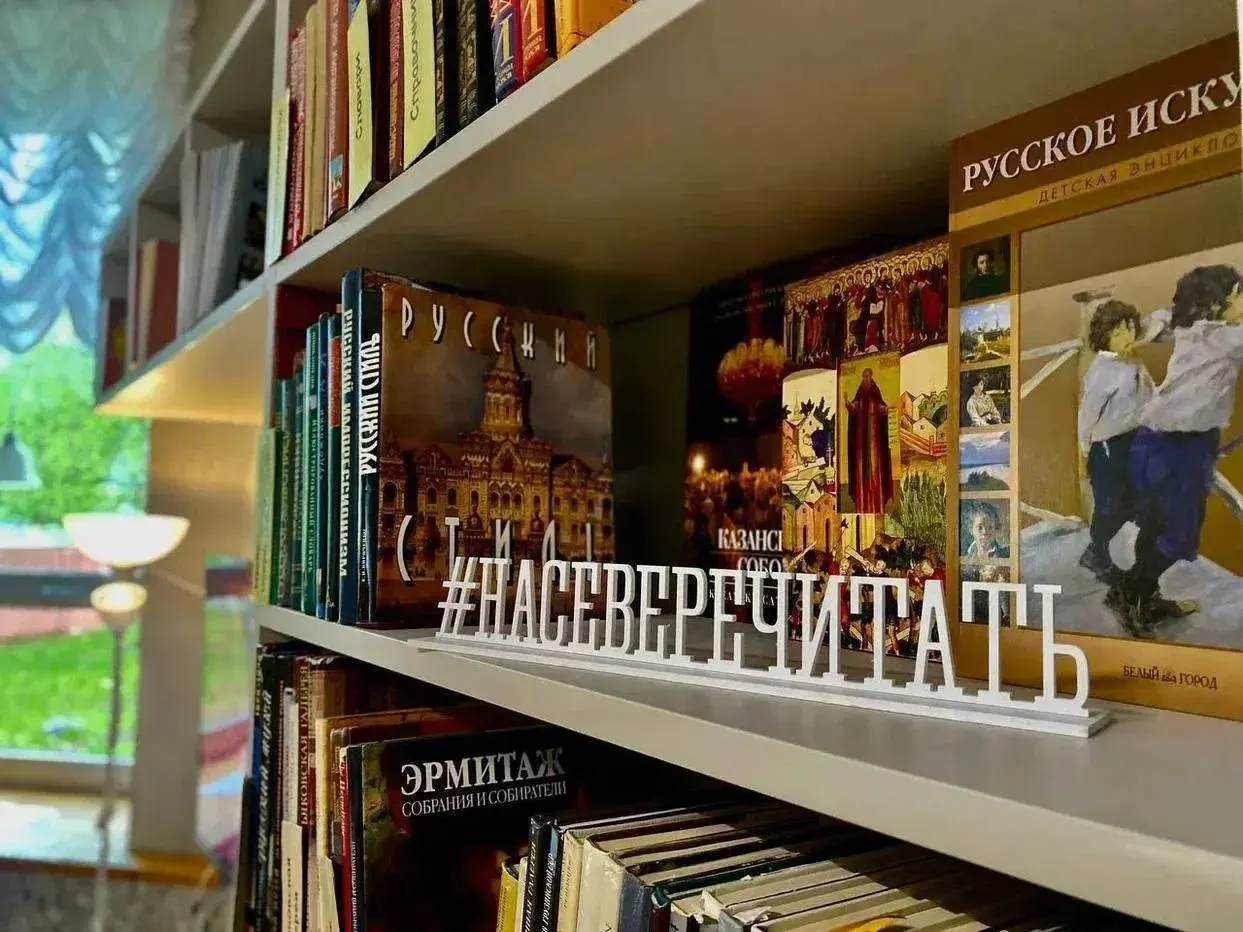 Литературная ярмарка на Ленинградской улице и в городских культурных центрах: встречи с современными авторами, киномарафон, интерактивные площадки, поэзия и награждение арктической литературной премии. Мероприятие приурочено к 88‑летию Мурманской области.